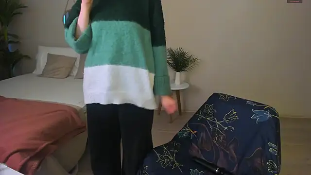 Snapshot of reb_luvng chatting on October 4, 2025, 2:04 pm reb luvng online show from October 4, 2025, 2:04 pm