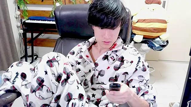 Snapshot of IroManager chatting on April 5, 2026, 8:06 pm IroManager online show from April 5, 2026, 8:06 pm
