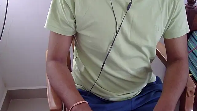 Snapshot of The_SHY_uncut chatting on February 16, 2025, 10:10 am The SHY uncut online show from February 16, 2025, 10:10 am