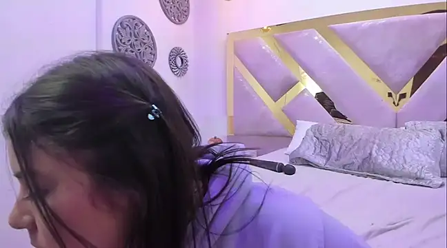 Snapshot of Oriana_Guzman chatting on December 24, 2024, 6:50 pm Oriana Guzman online show from December 24, 2024, 6:50 pm