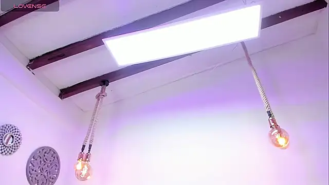 Snapshot of Oriana_Guzman chatting on December 31, 2024, 11:42 am Oriana Guzman online show from December 31, 2024, 11:42 am