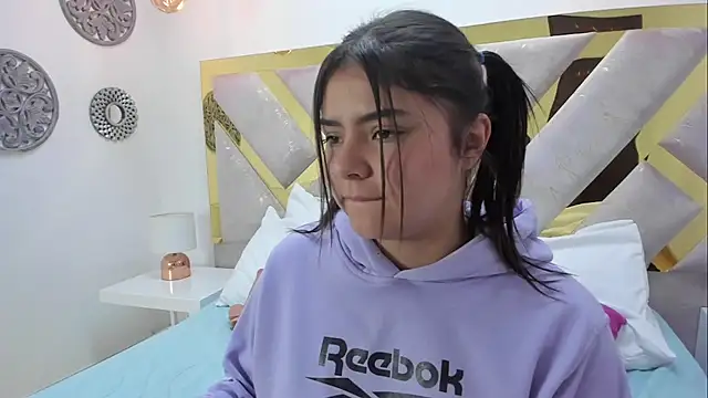 Snapshot of Oriana_Guzman chatting on January 7, 2025, 5:42 pm Oriana Guzman online show from January 7, 2025, 5:42 pm