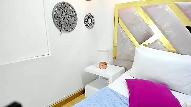 Snapshot of Oriana_Guzman chatting on February 4, 2025, 6:27 pm Oriana Guzman online show from February 4, 2025, 6:27 pm