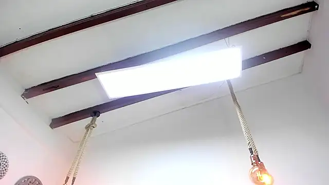 Snapshot of Oriana_Guzman chatting on February 12, 2025, 12:44 pm Oriana Guzman online show from February 12, 2025, 12:44 pm