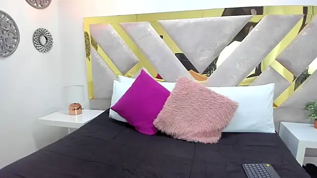 Snapshot of Oriana_Guzman chatting on February 17, 2025, 3:09 pm Oriana Guzman online show from February 17, 2025, 3:09 pm