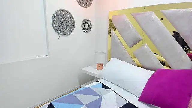 Snapshot of Oriana_Guzman chatting on February 23, 2025, 2:57 pm Oriana Guzman online show from February 23, 2025, 2:57 pm