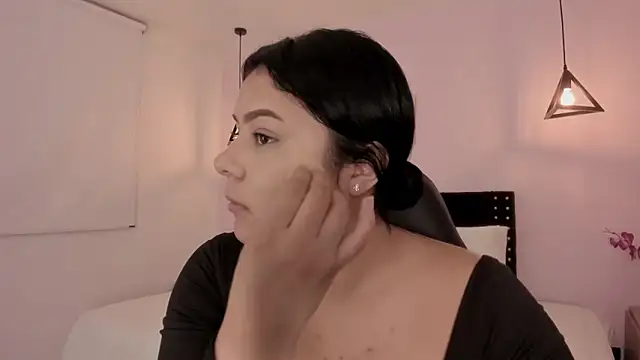 Snapshot of Oriana_Guzman chatting on September 30, 2025, 12:59 am Oriana Guzman online show from September 30, 2025, 12:59 am