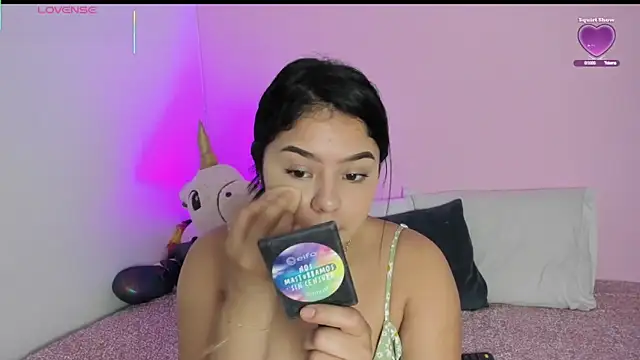 Snapshot of Oriana_Guzman chatting on October 20, 2025, 11:27 pm Oriana Guzman online show from October 20, 2025, 11:27 pm