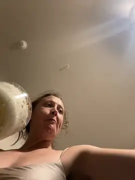 Snapshot of SexyB214 chatting on September 28, 2025, 3:23 am SexyB214 online show from September 28, 2025, 3:23 am