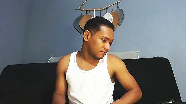 Snapshot of Grandeygruesa1 chatting on May 1, 2026, 8:30 am Grandeygruesa1 online show from May 1, 2026, 8:30 am