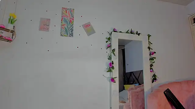 MirandaRoxx online show from January 7, 2026, 1:13 pm