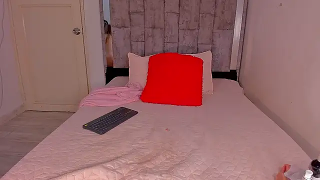 MirandaRoxx online show from April 4, 2026, 1:41 pm