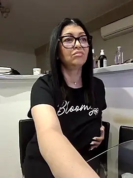 Milf Abigail online show from September 27, 2025, 1:21 am