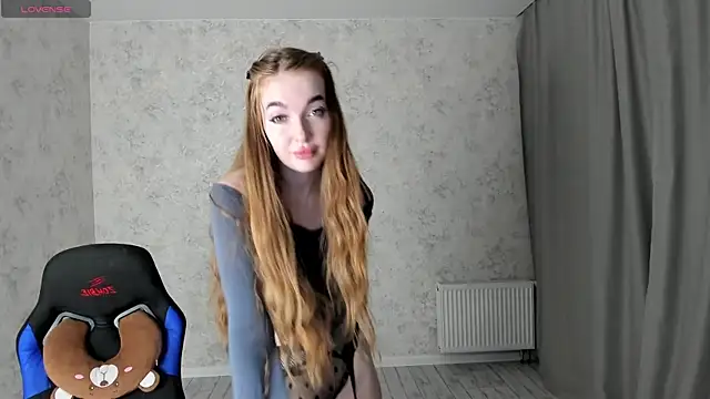 Snapshot of LissaCain chatting on December 3, 2024, 2:25 am LissaCain online show from December 3, 2024, 2:25 am