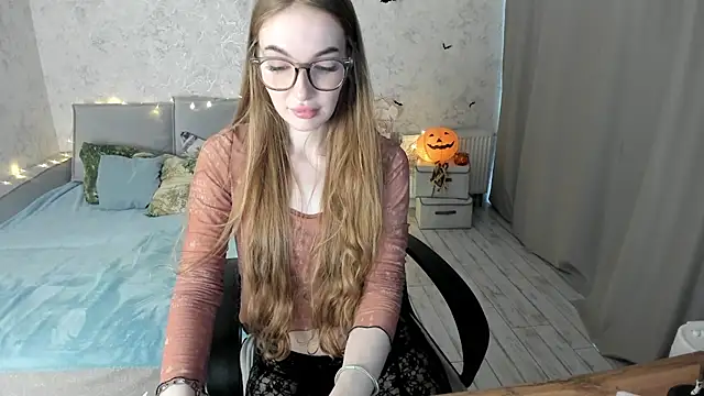 Snapshot of LissaCain chatting on October 10, 2025, 8:46 am LissaCain online show from October 10, 2025, 8:46 am