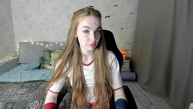 Snapshot of LissaCain chatting on October 11, 2025, 2:15 pm LissaCain online show from October 11, 2025, 2:15 pm