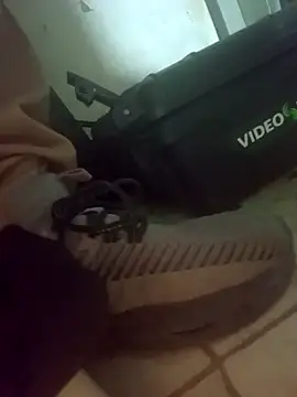 Snapshot of AlanDickson chatting on October 20, 2025, 8:26 am AlanDickson online show from October 20, 2025, 8:26 am