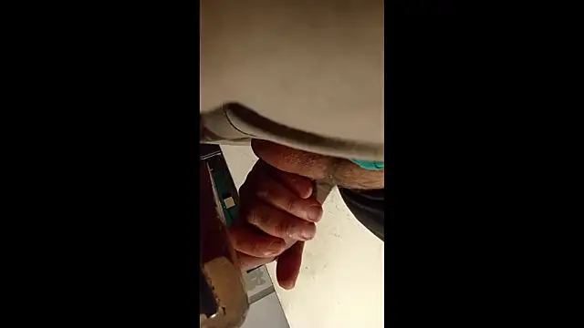 Snapshot of AlanDickson chatting on October 30, 2025, 9:22 am AlanDickson online show from October 30, 2025, 9:22 am