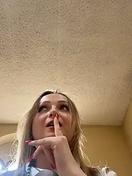 Snapshot of LadyTatiana_Madam chatting on May 17, 2026, 2:57 pm LadyTatiana Madam online show from May 17, 2026, 2:57 pm