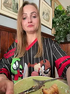 Snapshot of LadyTatiana_Madam chatting on August 5, 2026, 3:26 pm LadyTatiana Madam online show from August 5, 2026, 3:26 pm