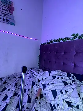 alondra darling online show from September 18, 2025, 8:33 pm