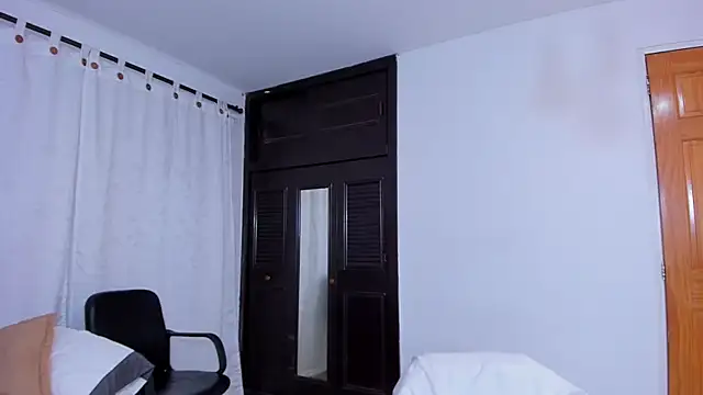 AURORA FRANKLIN online show from December 5, 2024, 6:55 pm