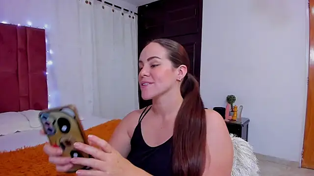 AURORA FRANKLIN online show from January 8, 2025, 1:09 pm