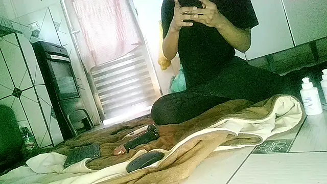 Snapshot of UncutToyBoy23cm chatting on October 21, 2025, 7:25 pm UncutToyBoy23cm online show from October 21, 2025, 7:25 pm