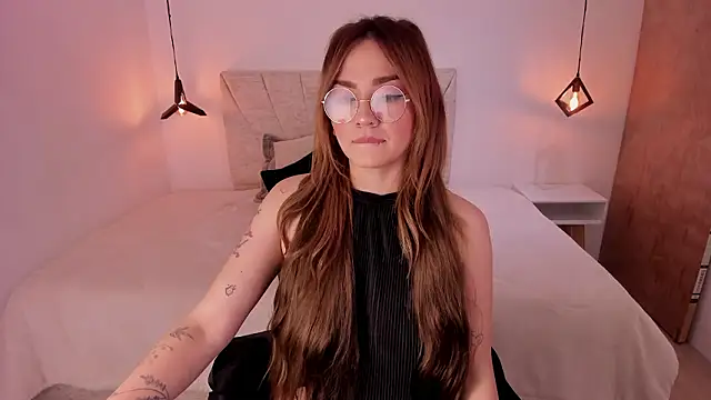 KataHot  online show from March 4, 2026, 8:04 pm