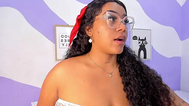 MONAAXXX  online show from December 17, 2024, 4:32 pm