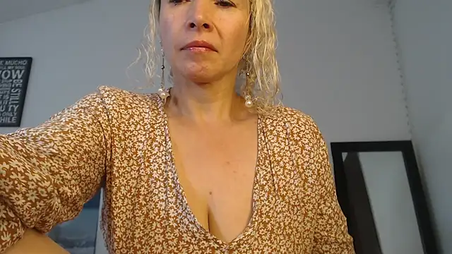 Snapshot of Ingridbergman chatting on February 6, 2025, 3:52 pm Ingridbergman online show from February 6, 2025, 3:52 pm