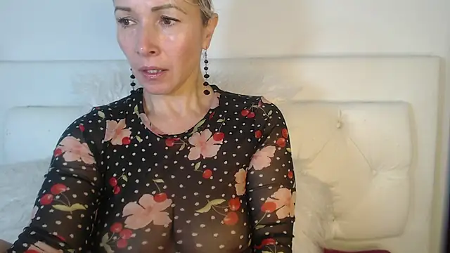 Snapshot of Ingridbergman chatting on February 8, 2025, 2:38 pm Ingridbergman online show from February 8, 2025, 2:38 pm