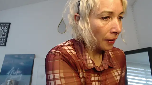 Snapshot of Ingridbergman chatting on February 21, 2025, 3:10 pm Ingridbergman online show from February 21, 2025, 3:10 pm