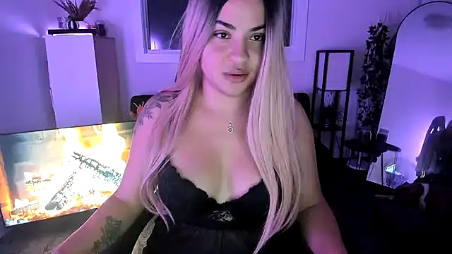 MelSaunders online show from November 7, 2025, 3:50 am