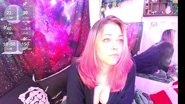 Snapshot of EverlyEster chatting on December 7, 2024, 8:44 am EverlyEster online show from December 7, 2024, 8:44 am