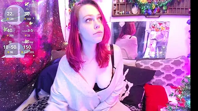 Snapshot of EverlyEster chatting on December 15, 2024, 11:23 am EverlyEster online show from December 15, 2024, 11:23 am