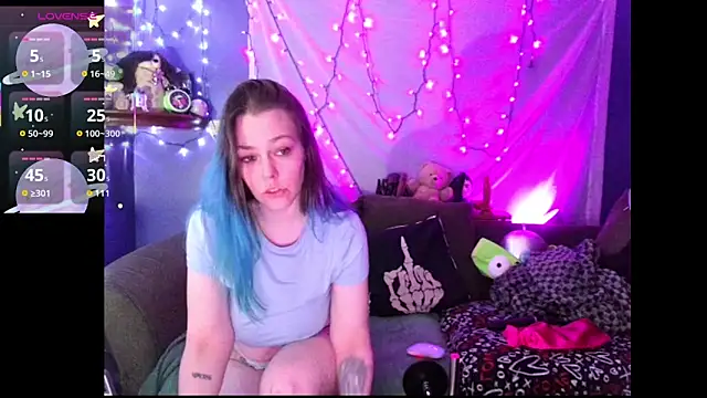 EverlyEster online show from February 1, 2026, 10:30 pm