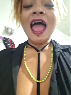 gatadeojosclaros online show from February 9, 2026, 2:26 am