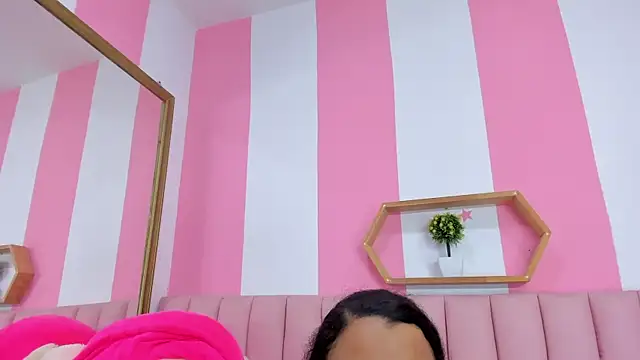 ISABELLA 020 online show from May 5, 2026, 11:51 am