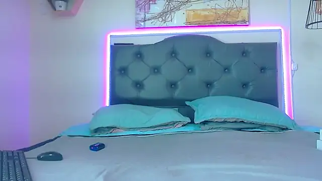 Kim clark1 online show from September 21, 2025, 2:29 pm