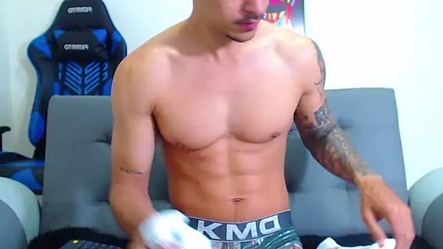 Tristan-bm online show from December 15, 2024, 4:04 pm