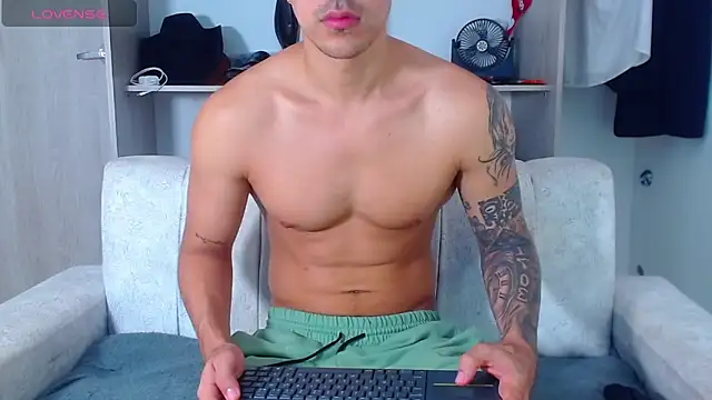 Tristan-bm online show from November 20, 2025, 12:16 pm