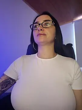 preetypeach online show from April 22, 2026, 9:05 pm