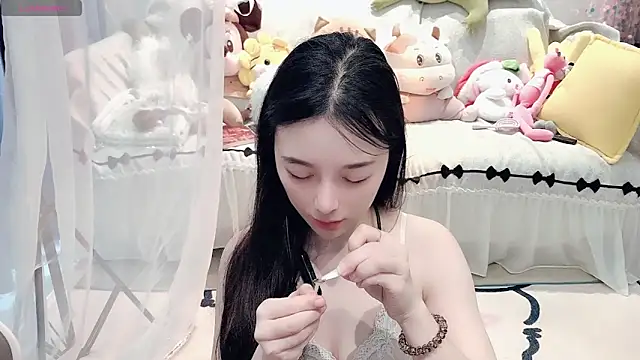 AKiKi711 online show from June 15, 2026, 4:58 am