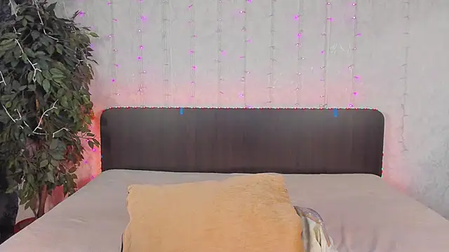 Milana Crystal  online show from December 3, 2024, 11:11 am
