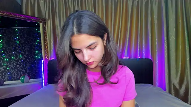 Snapshot of Milana_Crystal_ chatting on September 21, 2025, 7:10 am Milana Crystal  online show from September 21, 2025, 7:10 am