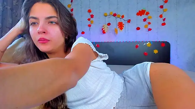 Snapshot of Milana_Crystal_ chatting on October 27, 2025, 8:07 am Milana Crystal  online show from October 27, 2025, 8:07 am