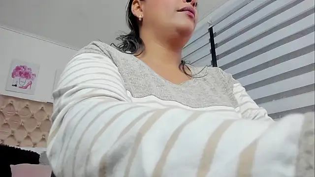 Danna Ramiirez online show from December 2, 2024, 4:53 pm