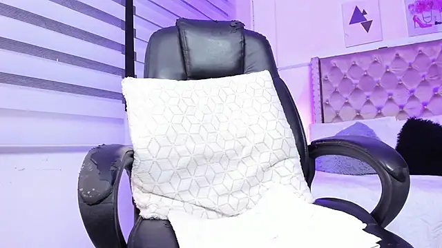 Danna Ramiirez online show from December 24, 2024, 12:00 am