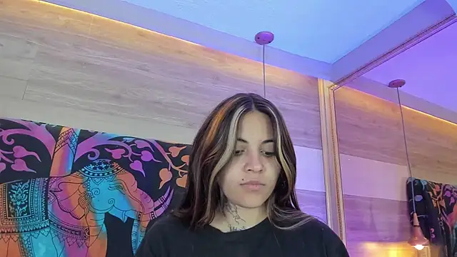 Cori Paige online show from May 8, 2026, 4:07 am